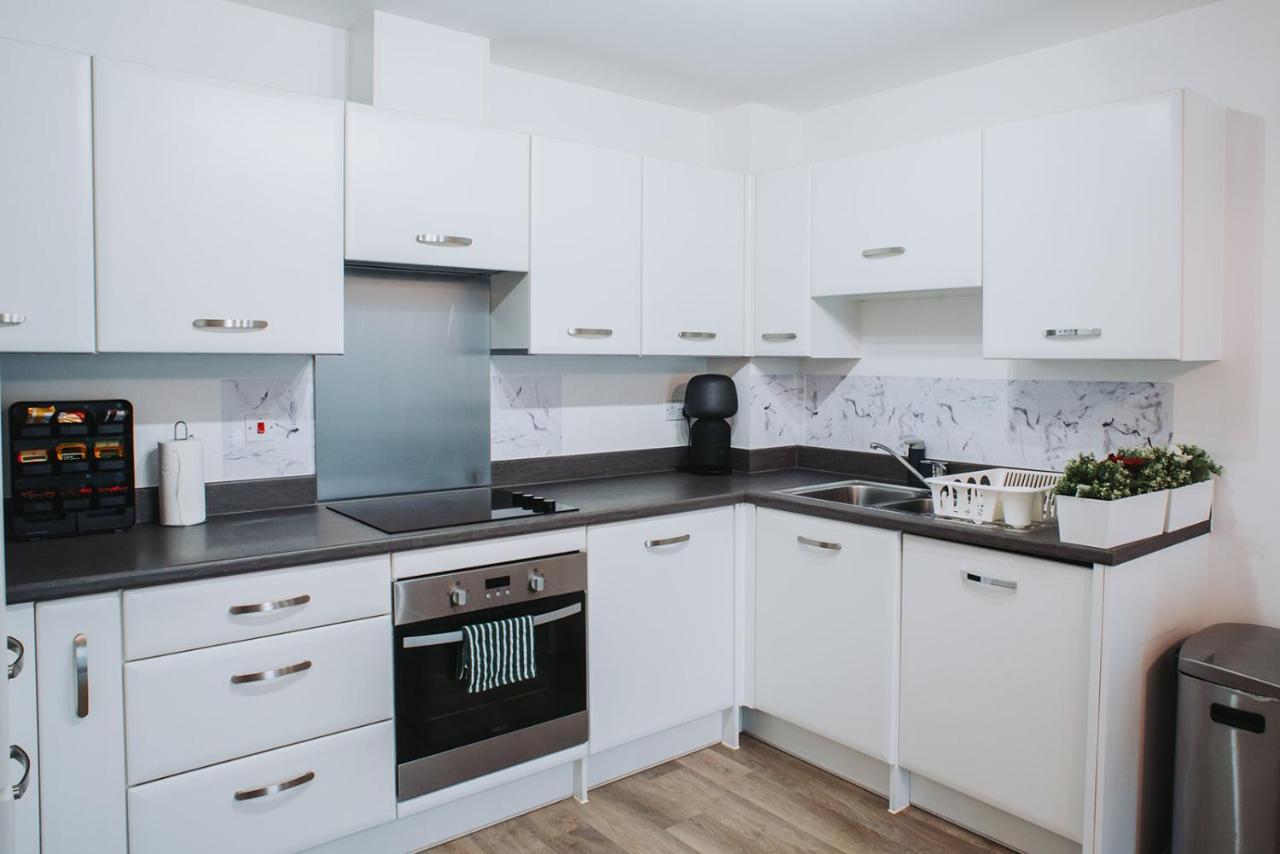 Deluxe 2 Bed Flat In Patchway Near Aztec West And Cribbs Causeway Bristol Apartment ภายนอก รูปภาพ