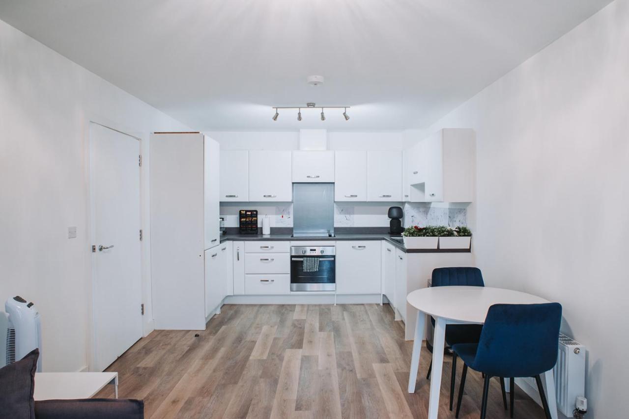Deluxe 2 Bed Flat In Patchway Near Aztec West And Cribbs Causeway Bristol Apartment ภายนอก รูปภาพ