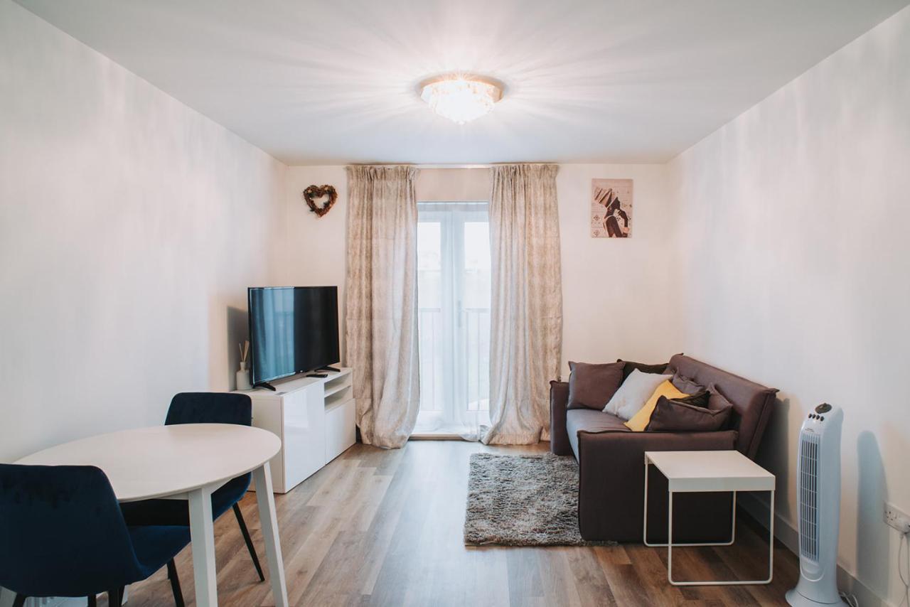 Deluxe 2 Bed Flat In Patchway Near Aztec West And Cribbs Causeway Bristol Apartment ภายนอก รูปภาพ